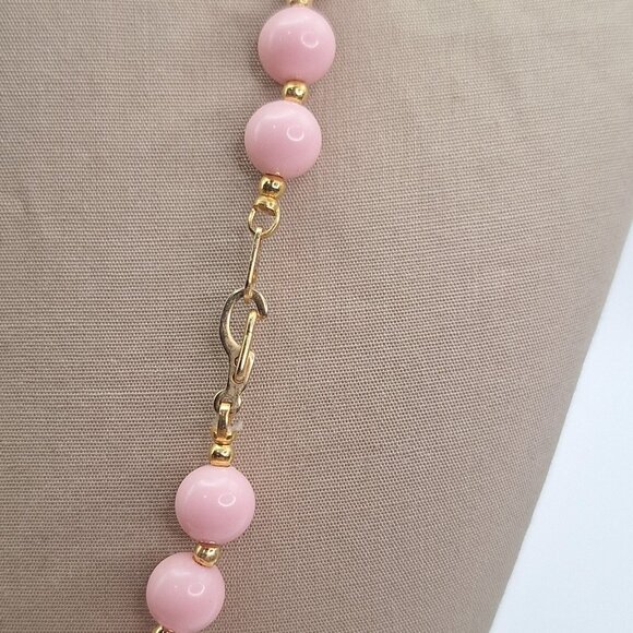 Vintage Pink And Gold Acrylic Graduated Beaded Necklace 22" Marked Pat - Picture 3 of 5